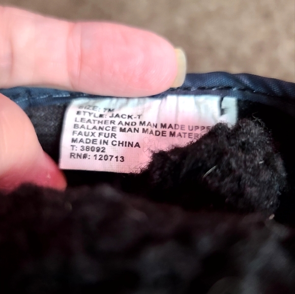 HOST PICK! 🎉🎊Timberland kids snow boots sz7M - Picture 4 of 5